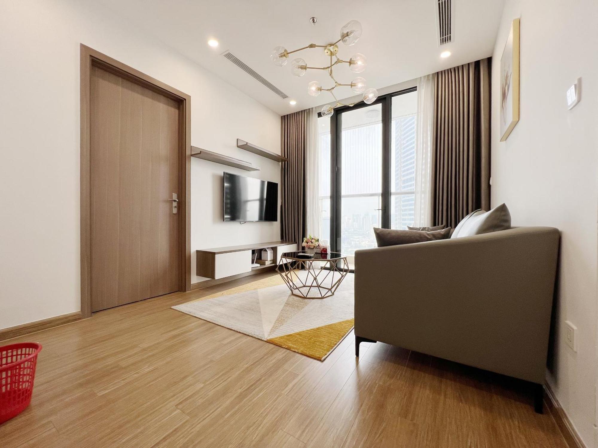 Q's Vinhomes Skylake Apartment *