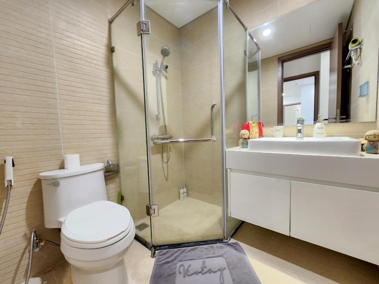 Q's Vinhomes Skylake