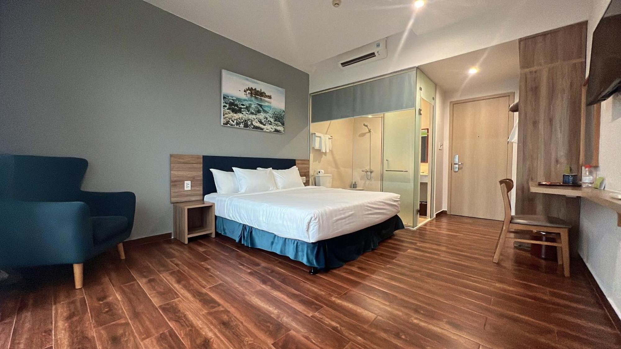 Tom Hill Boutique & 4*