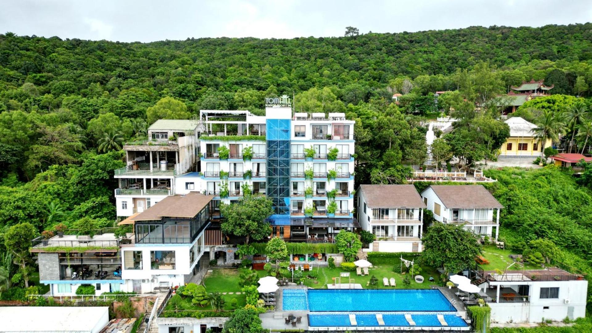 Tom Hill Boutique & 4*