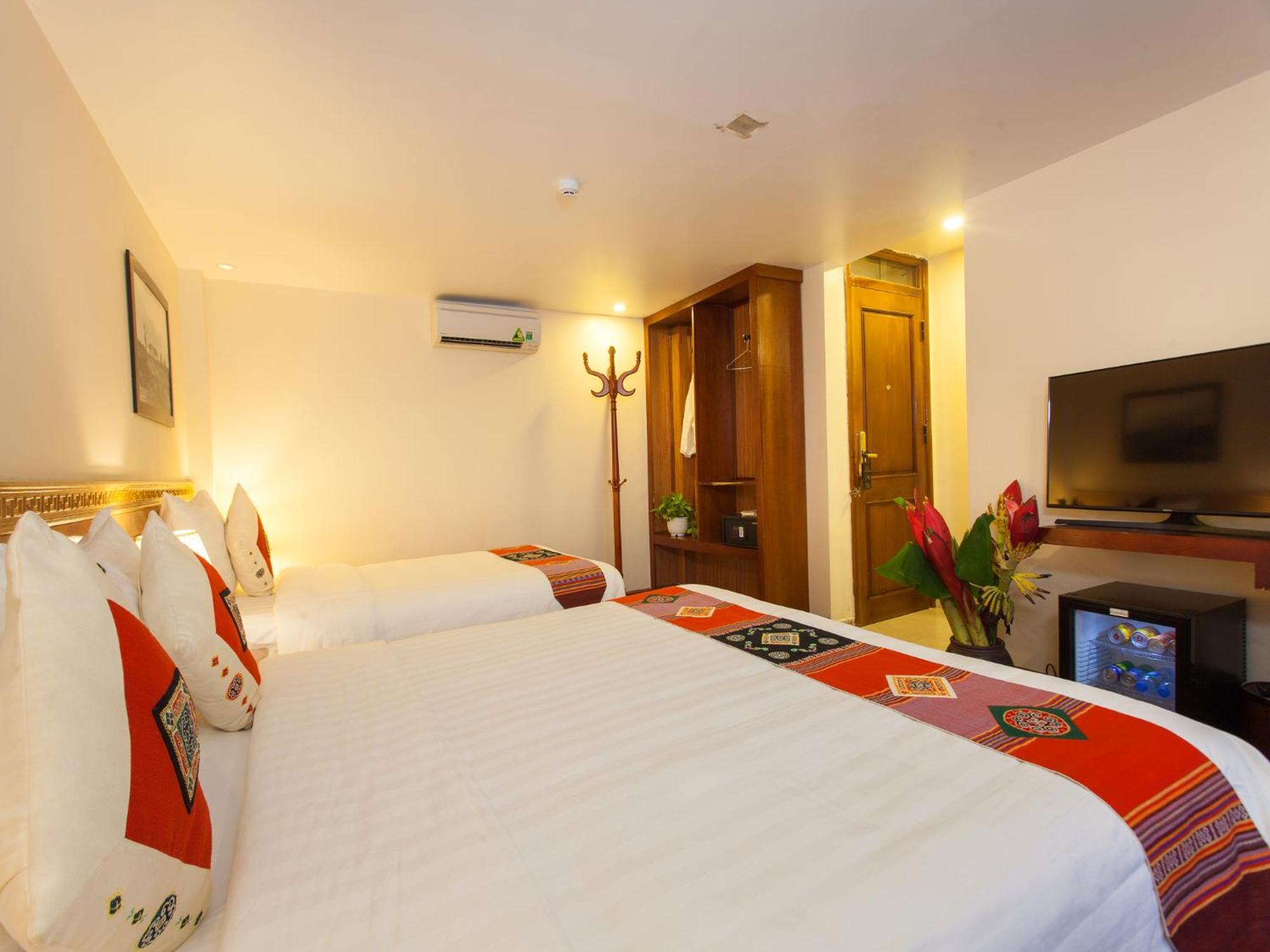 Khách sạn Centre 3*