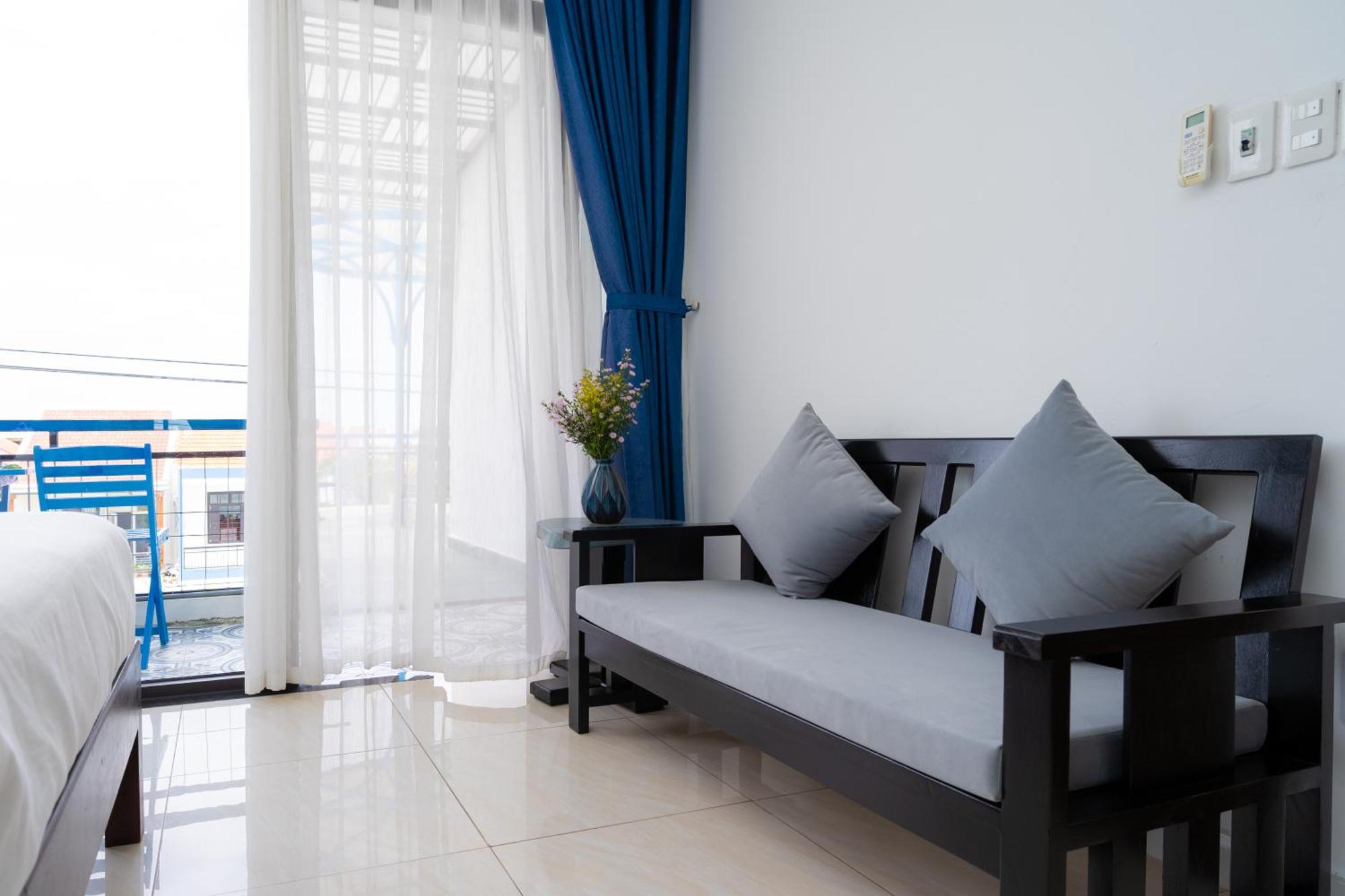 5 Coconut Homestay *