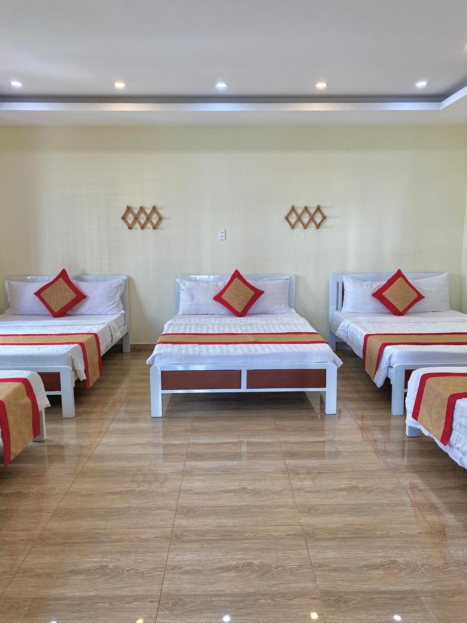 Hoa Sua Hotel *