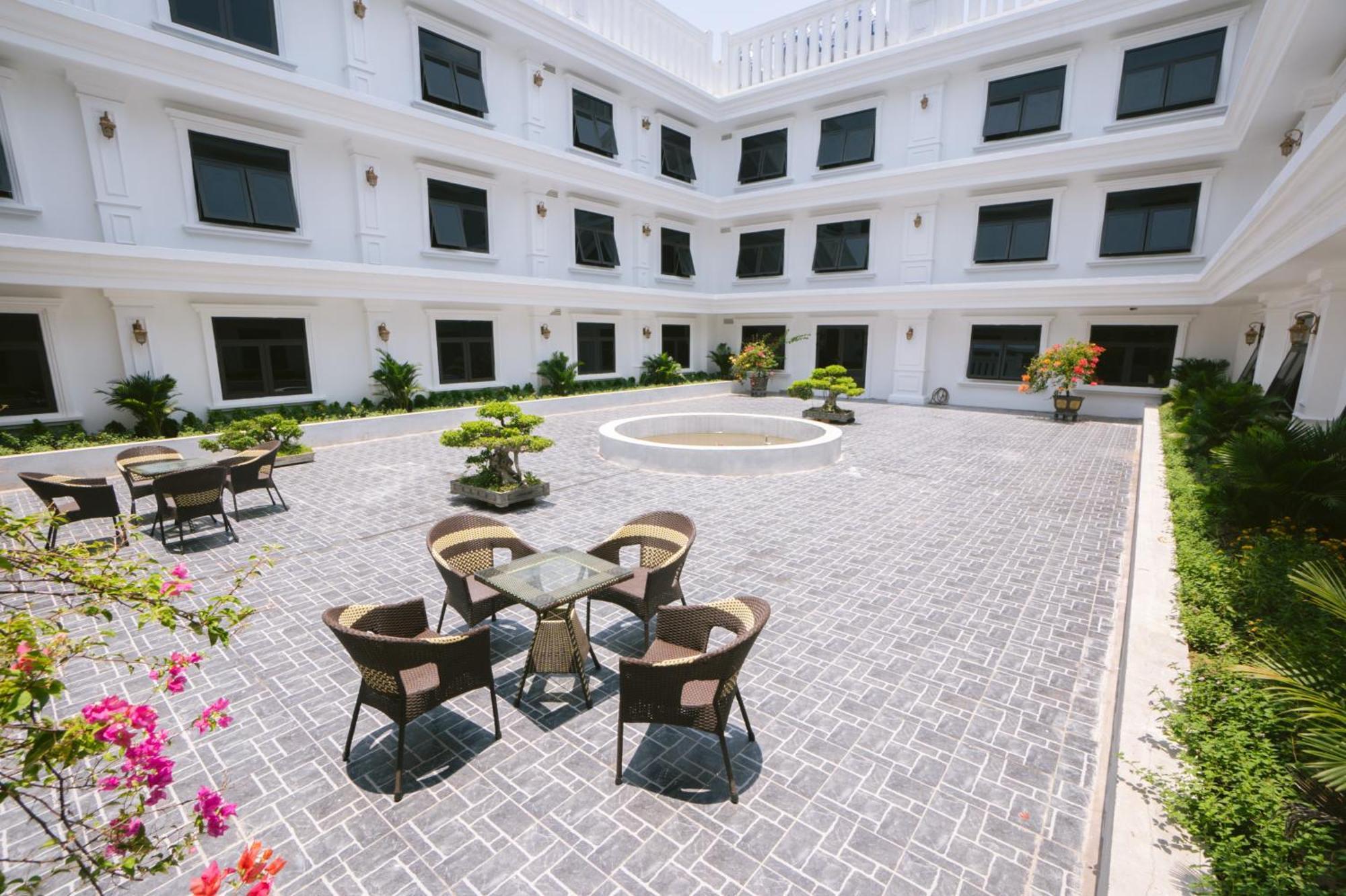 Grand View Palace Hotel 5*