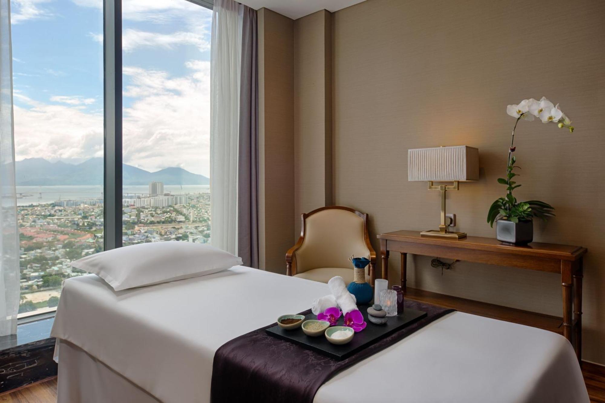 Khách sạn Four Points By Sheraton 5*