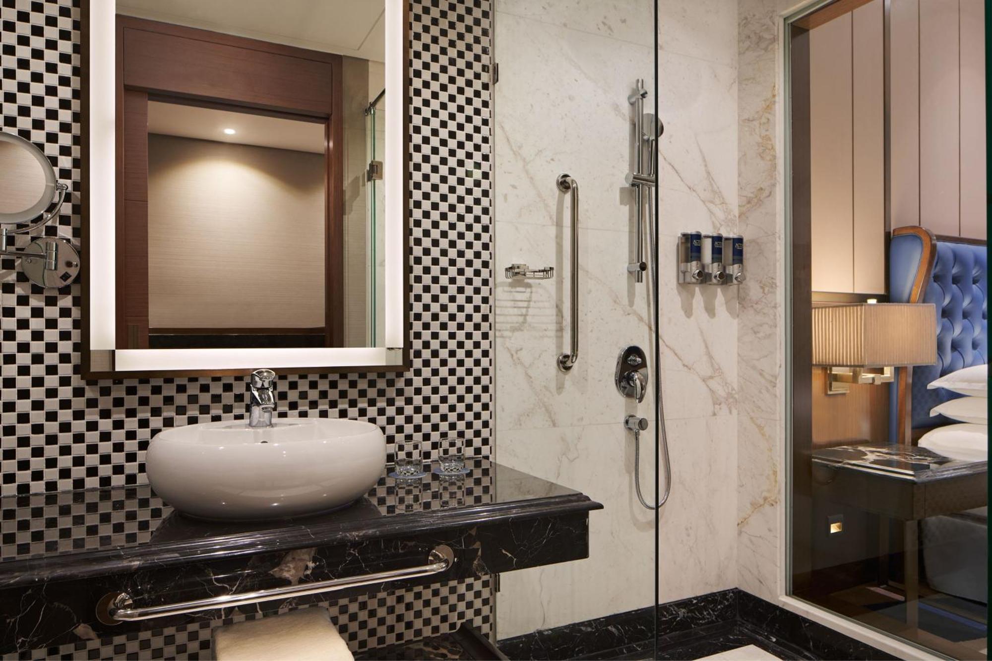 Four Points By Sheraton Khách sạn 5*