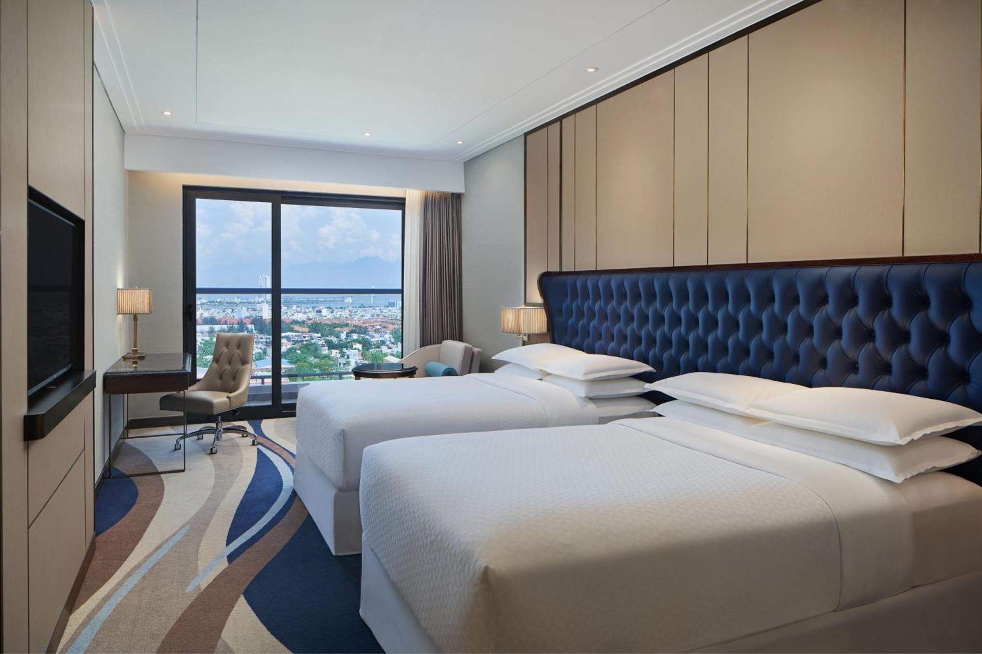 Four Points By Sheraton Khách sạn 5*