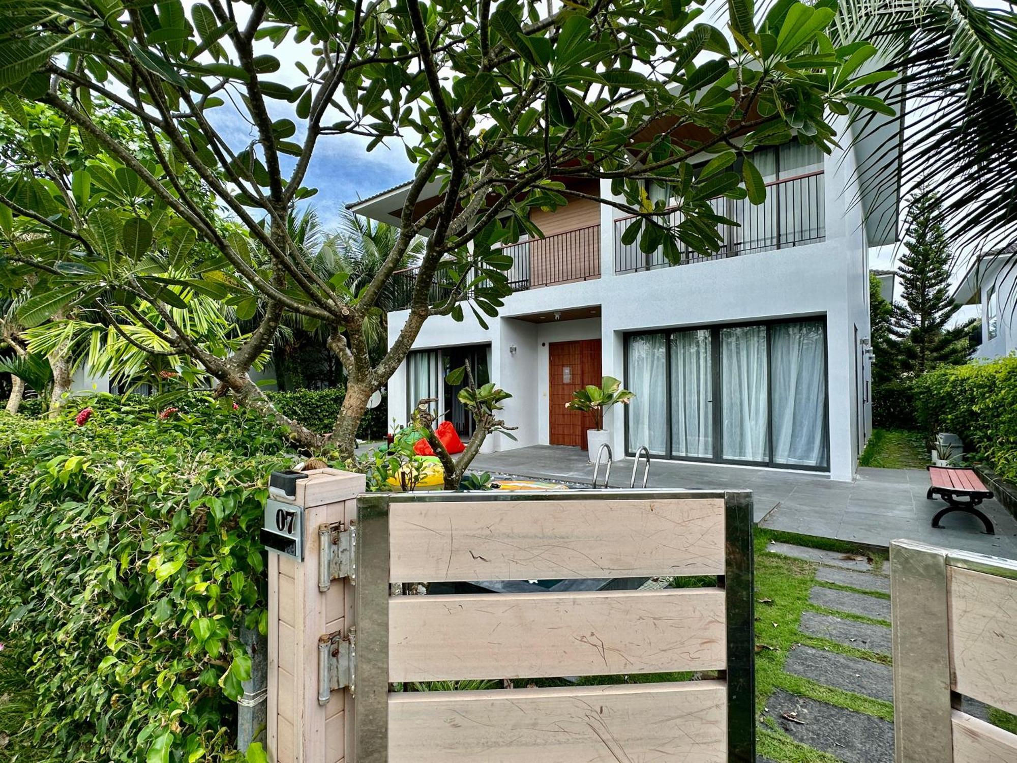 West Private Swimming Pool Villa