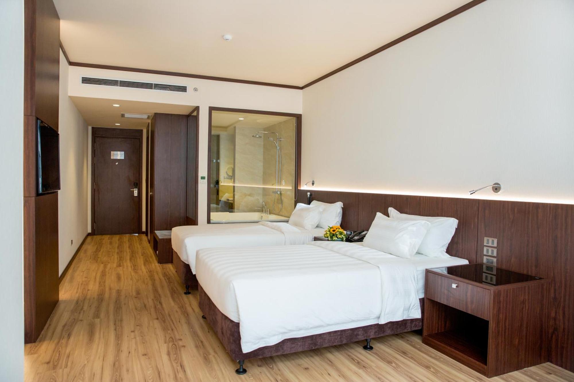 Wyndham Legend Halong Hotel 5*