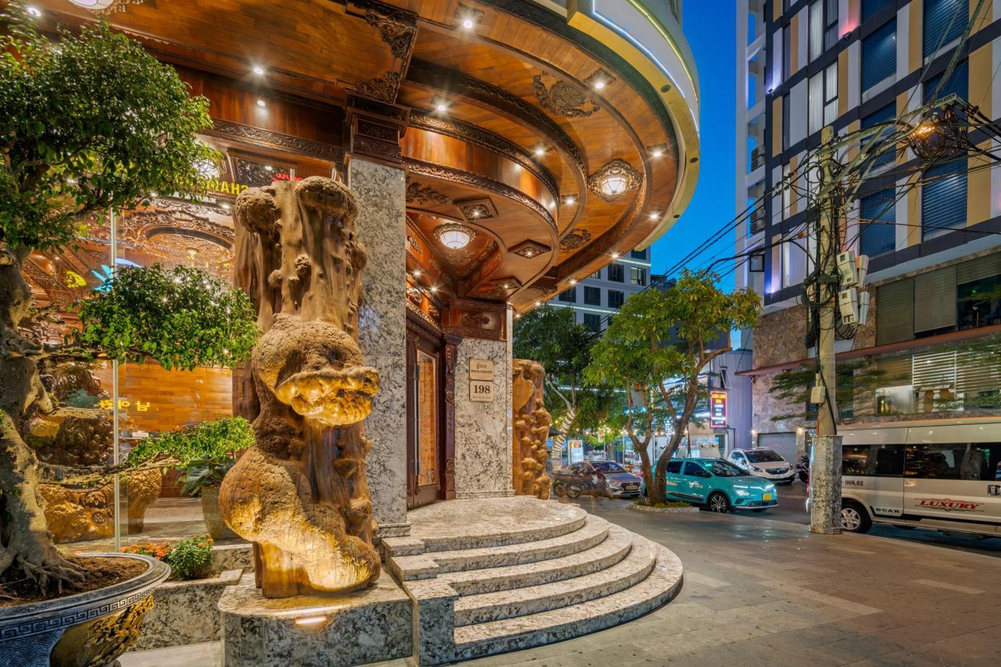 Monalisa Luxury Khách sạn 4*