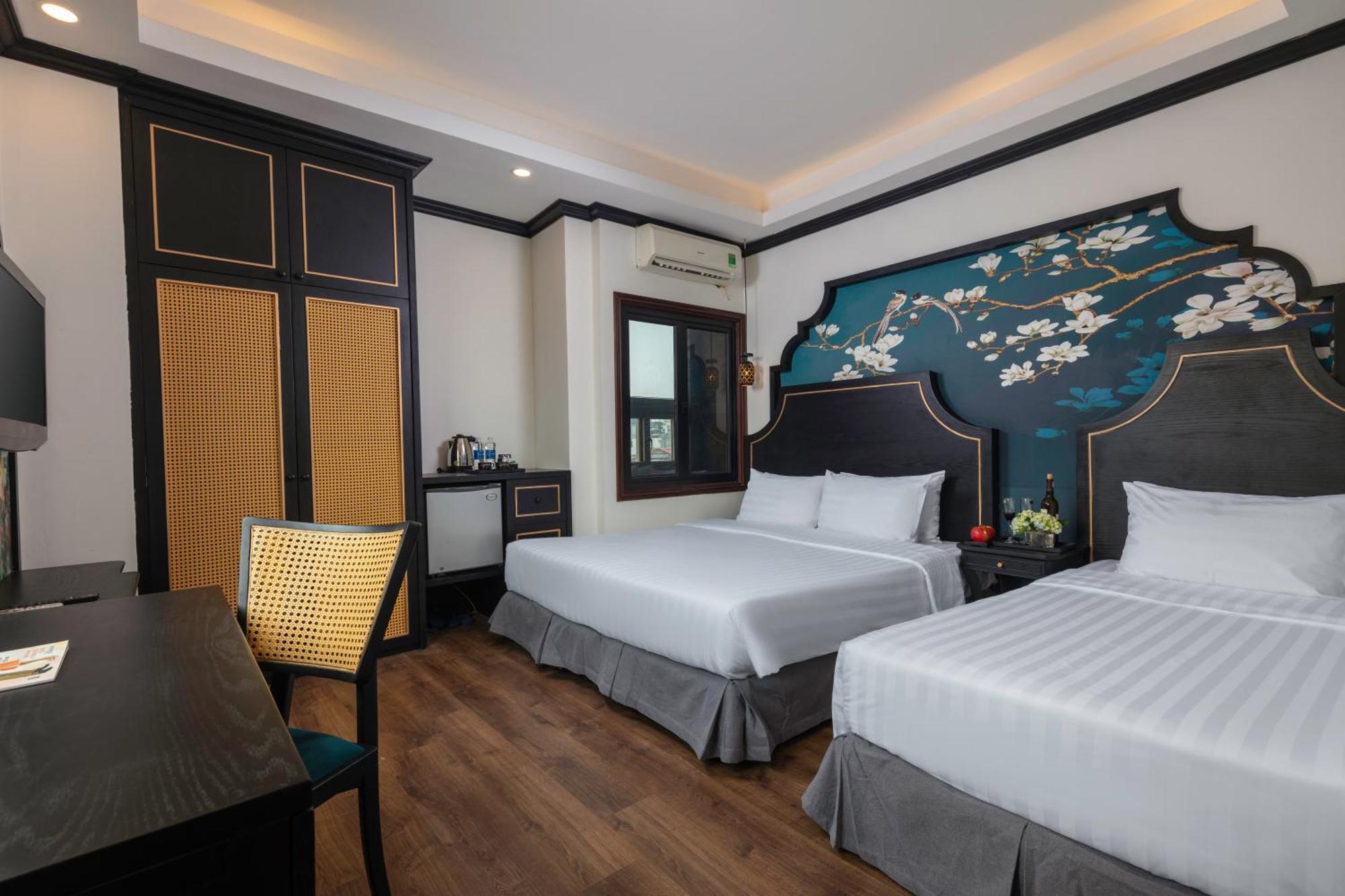 Queen Light Hotel 3*
