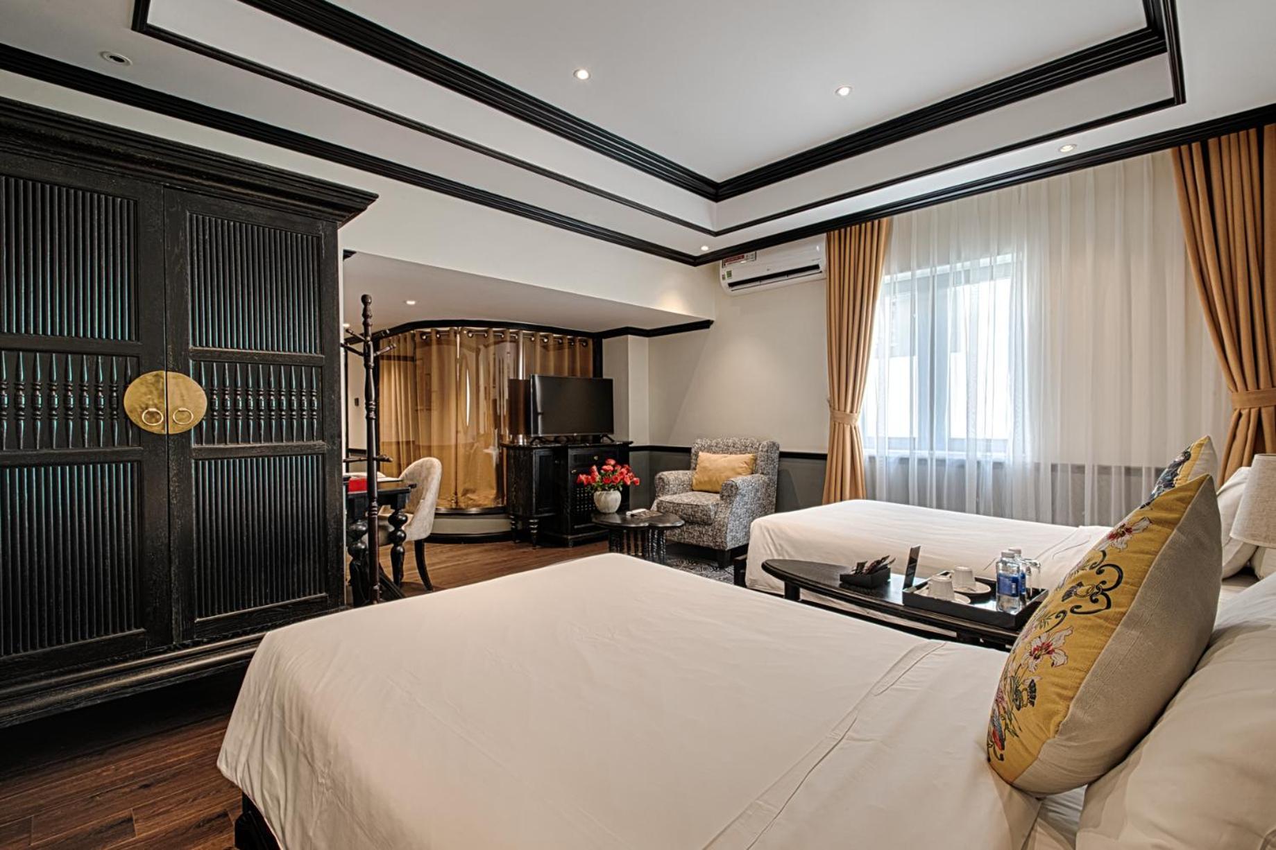 Monarque 4*