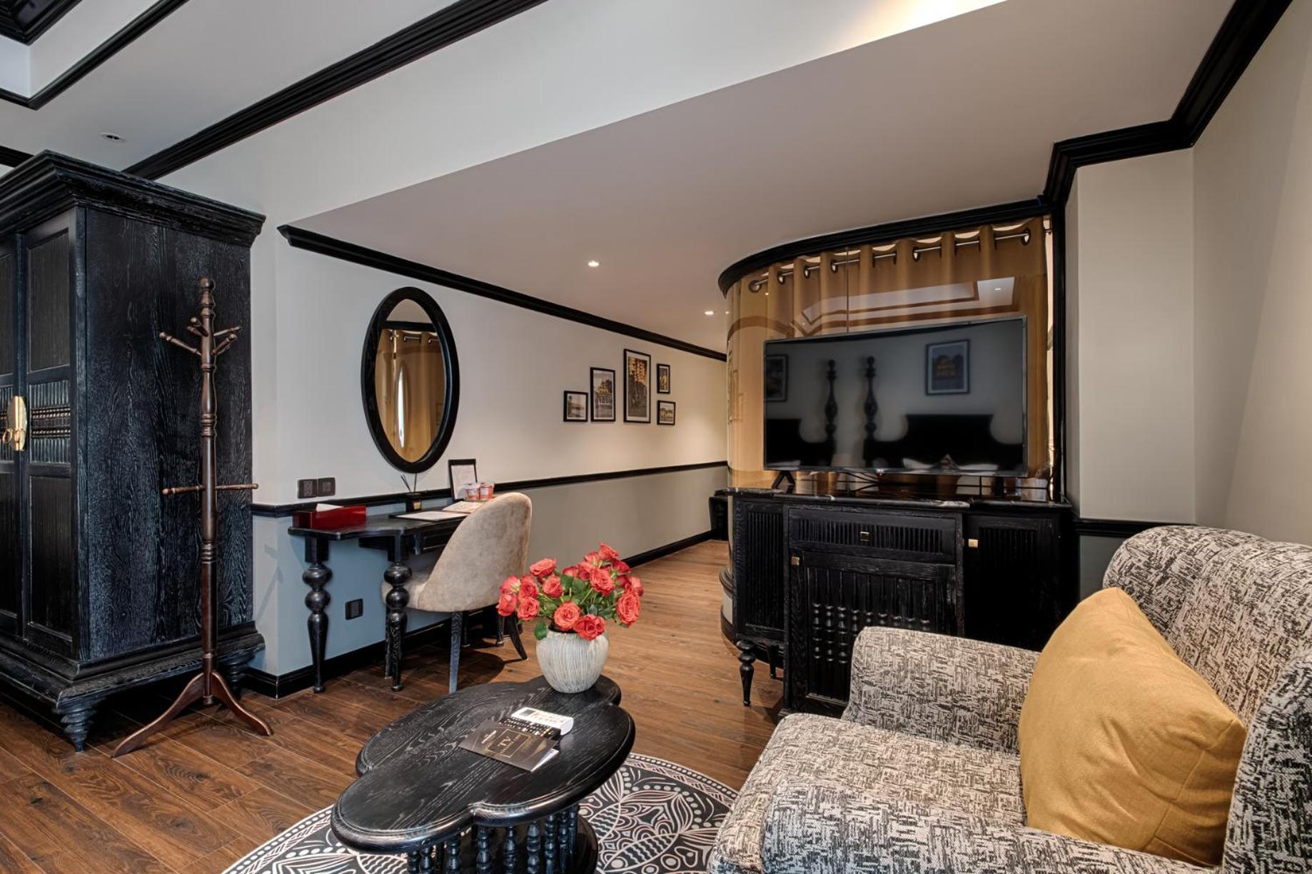 Hotel Monarque