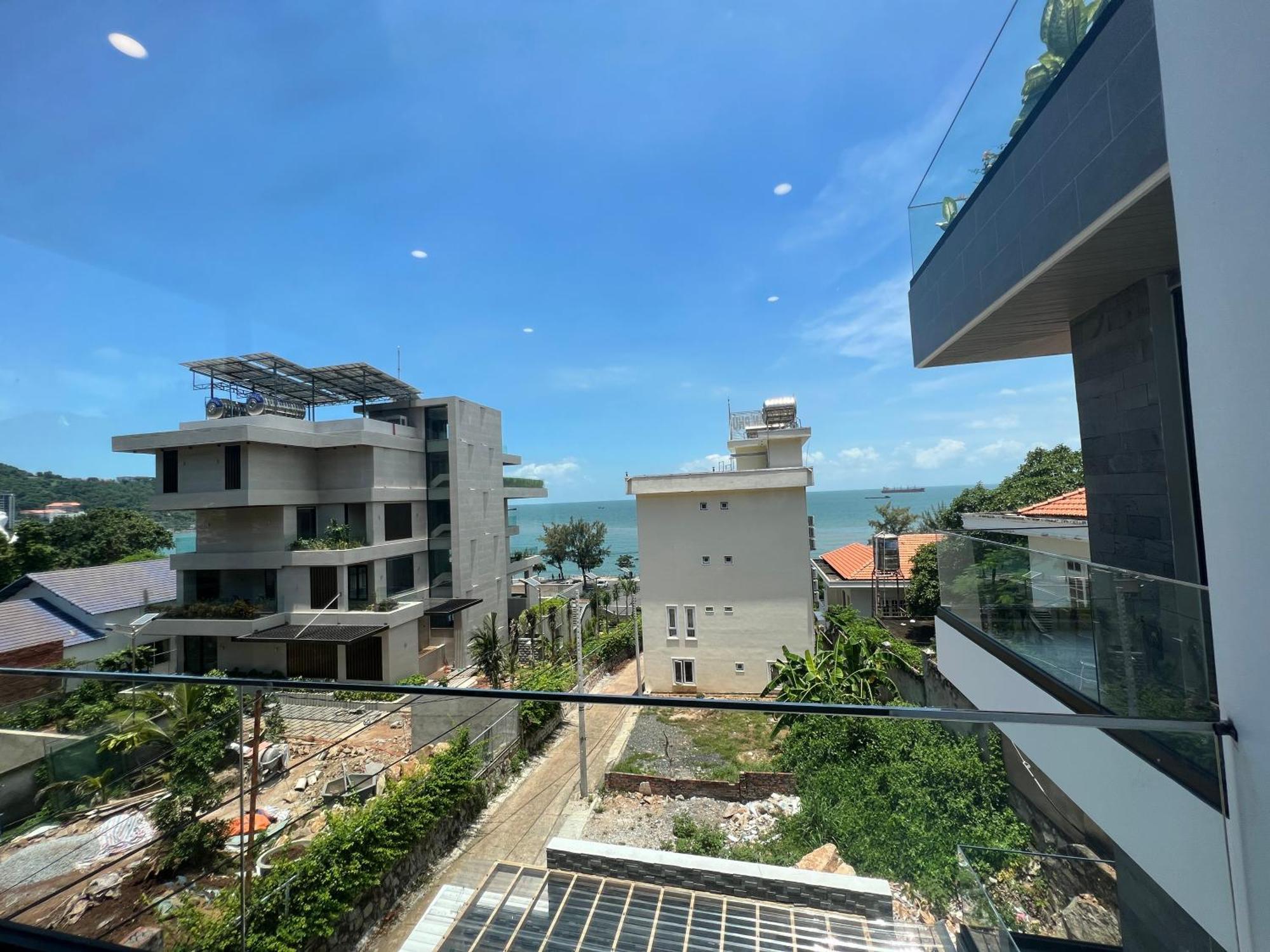 Nancy Tran Grand Strip 10 Vung Tau