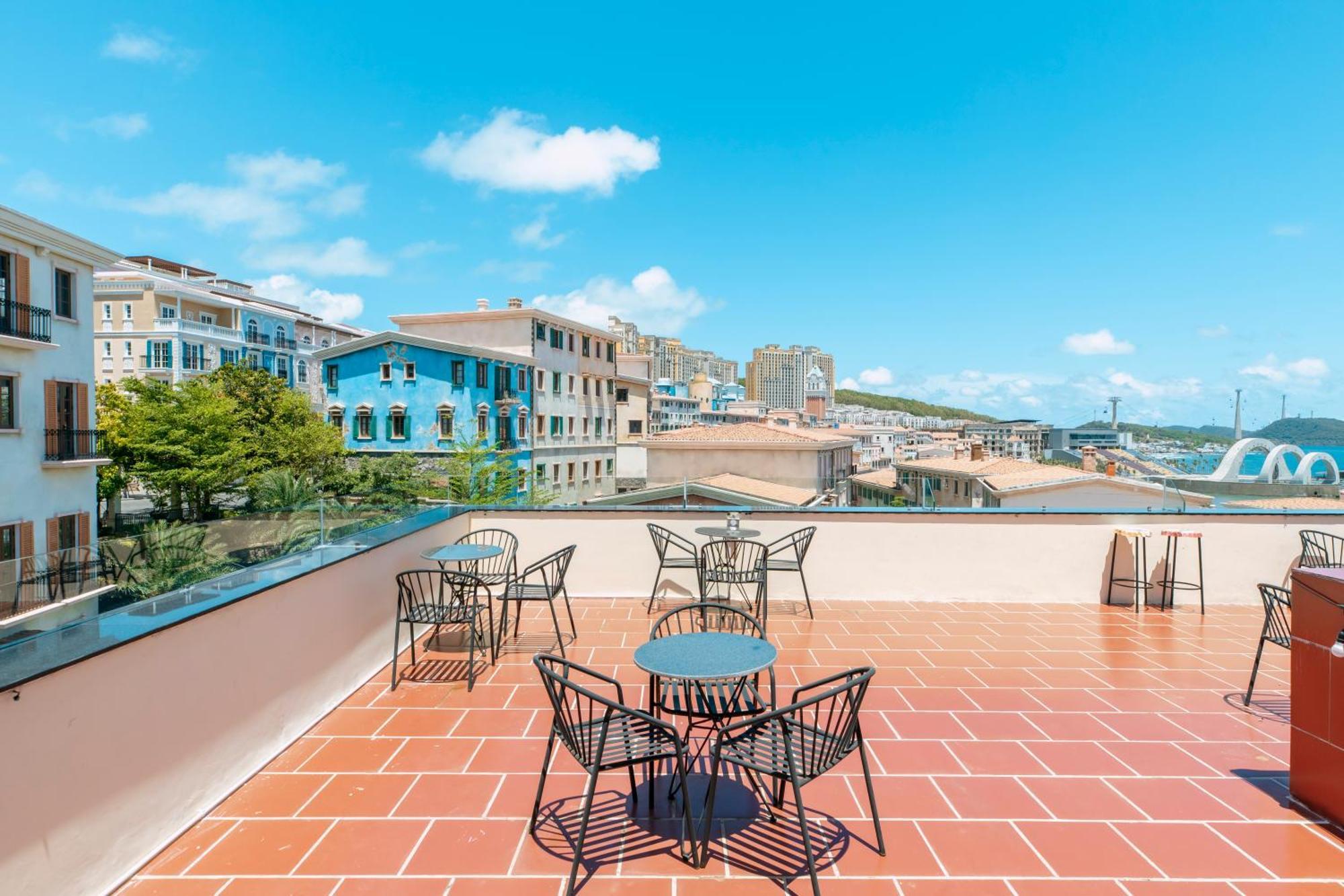 Lotus Corner & Rooftop Hotel 3*