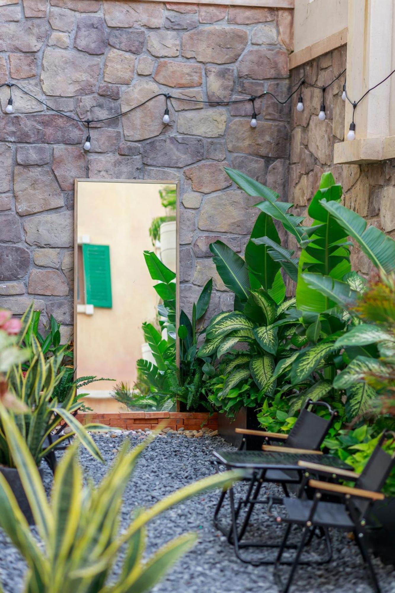 Hotel Lotus Corner & Rooftop