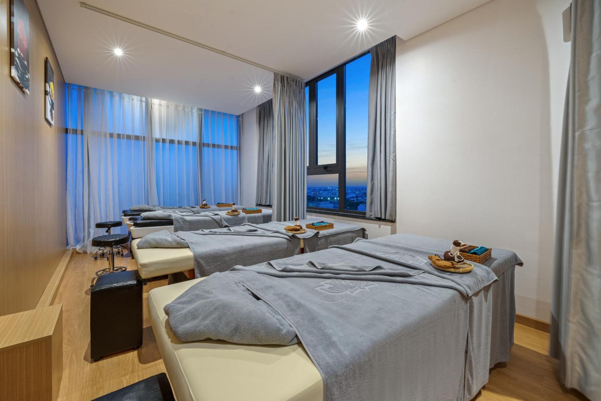 Golden Lotus Grand - Panoramic Rooftop Bar & Daily Afternoon Tea 4* Da Nang