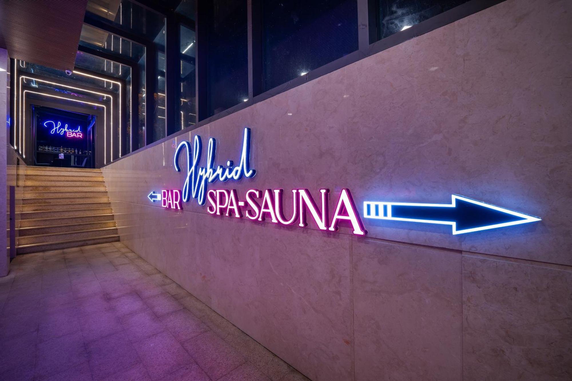 Golden Lotus Grand - Panoramic Rooftop Bar & Daily Afternoon Tea Hotel 4*