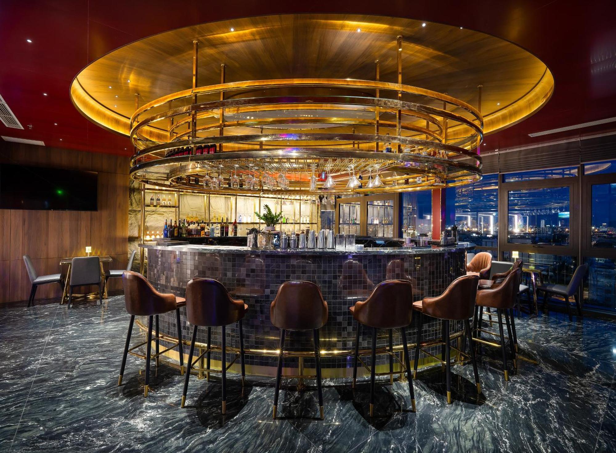 Golden Lotus Grand - Panoramic Rooftop Bar & Daily Afternoon Tea Da Nang