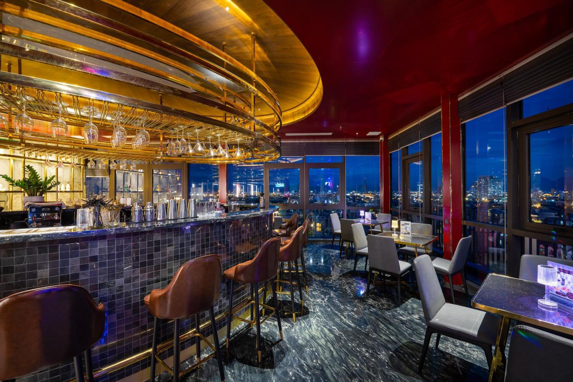 Hotel Golden Lotus Grand - Panoramic Rooftop Bar & Daily Afternoon Tea 4*