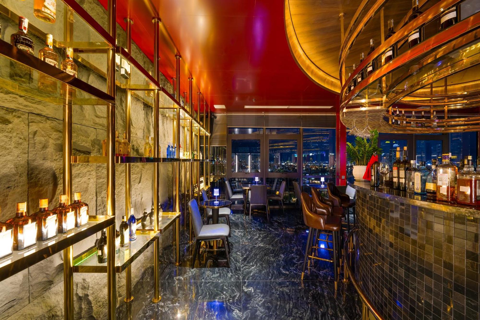 Golden Lotus Grand - Panoramic Rooftop Bar & Daily Afternoon Tea 4*