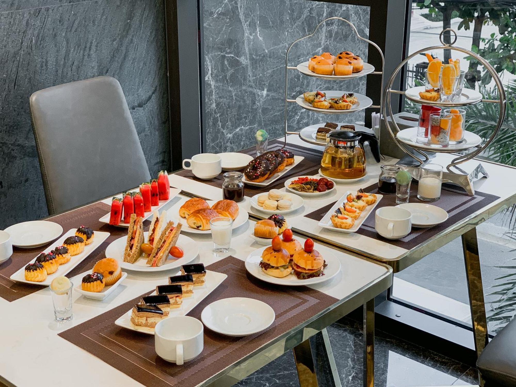 Golden Lotus Grand - Panoramic Rooftop Bar & Daily Afternoon Tea Da Nang