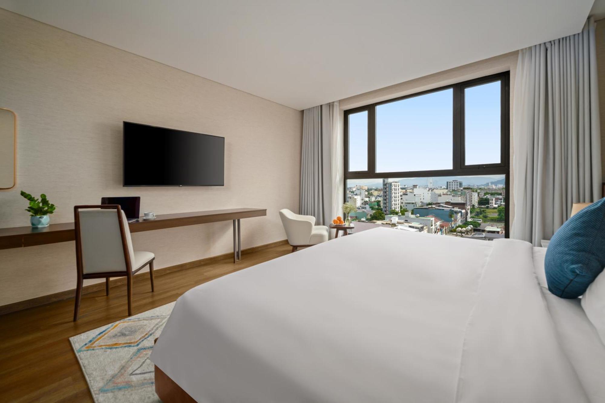 Golden Lotus Grand - Panoramic Rooftop Bar & Daily Afternoon Tea Hotel 4*