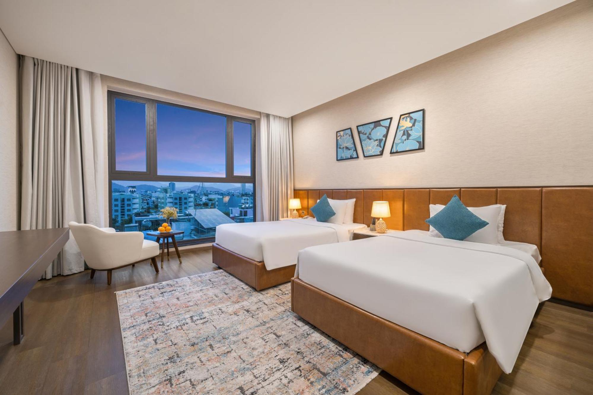 Golden Lotus Grand - Panoramic Rooftop Bar & Daily Afternoon Tea 4*