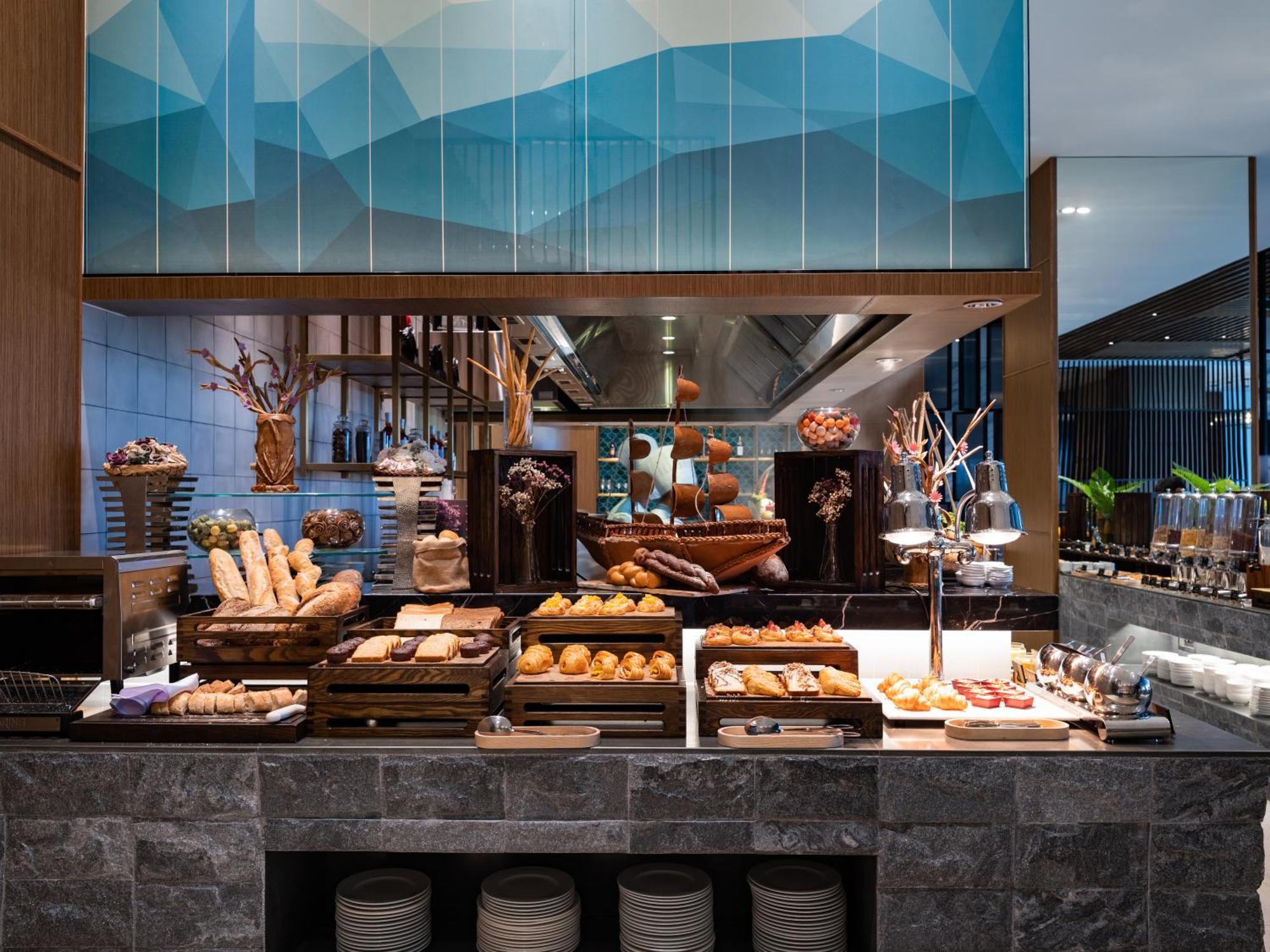 Crowne Plaza Centre By Ihg Hotel 5*