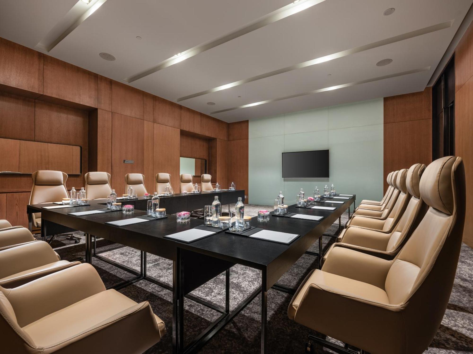 Crowne Plaza Centre By Ihg Hotel