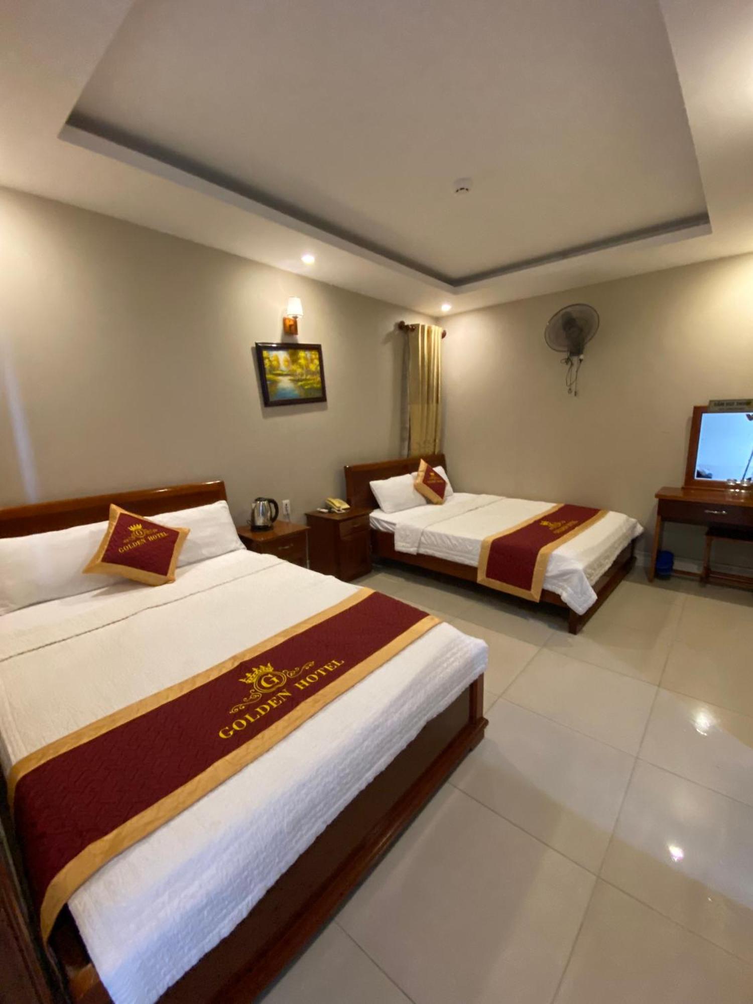 Golden Hotel *