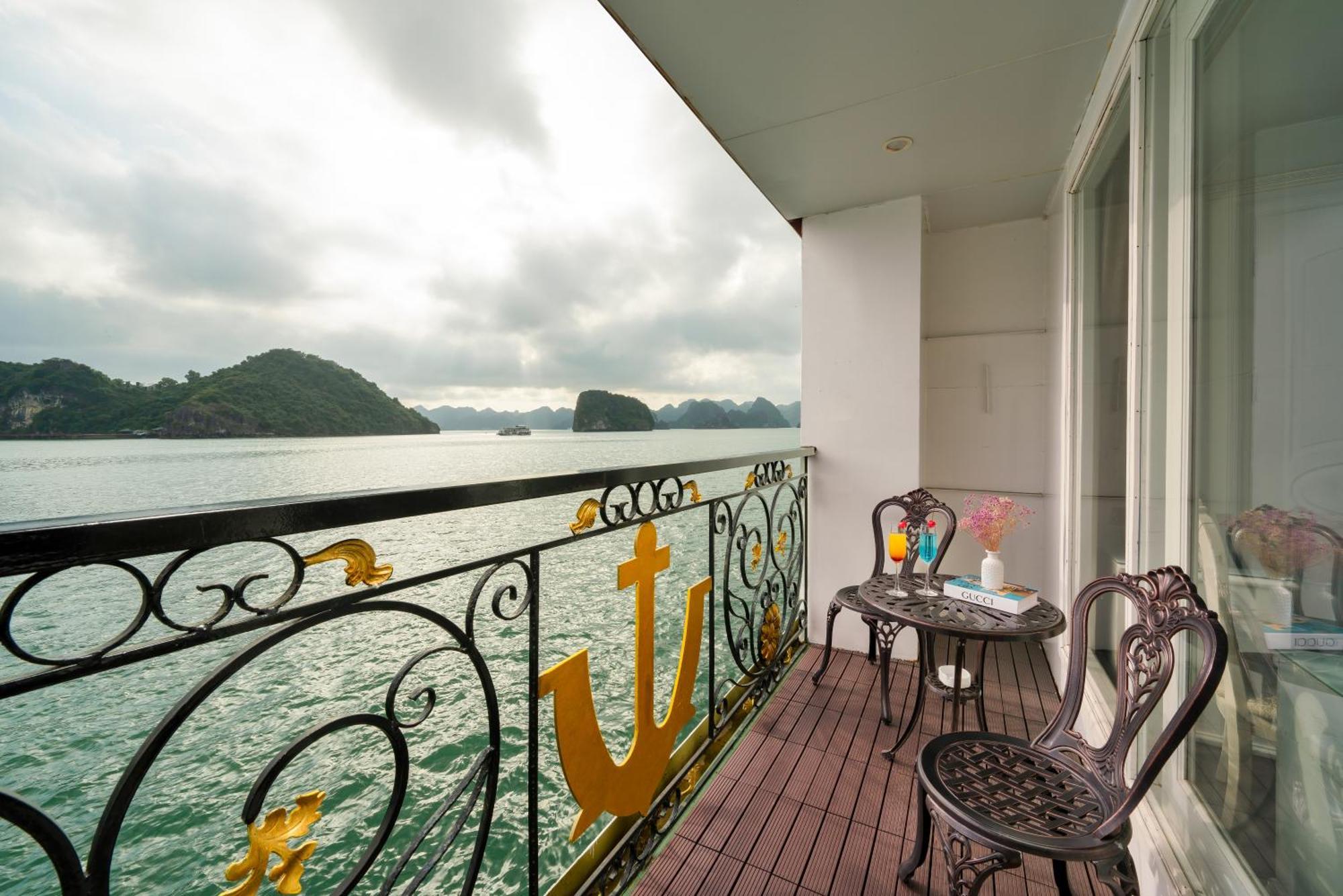 Aqua Legend Cruise Botel Hạ Long