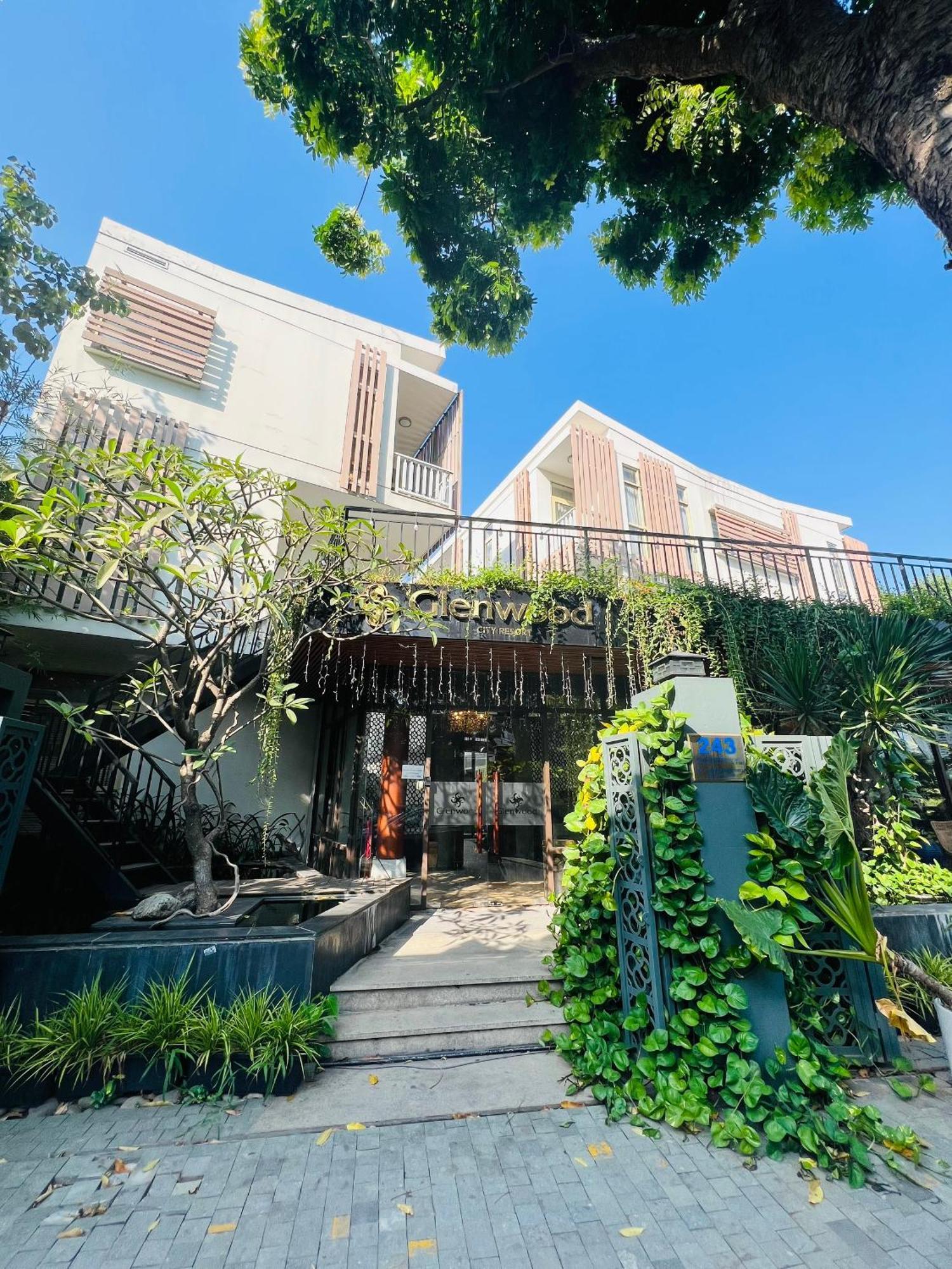 Khách sạn Glenwood 4*