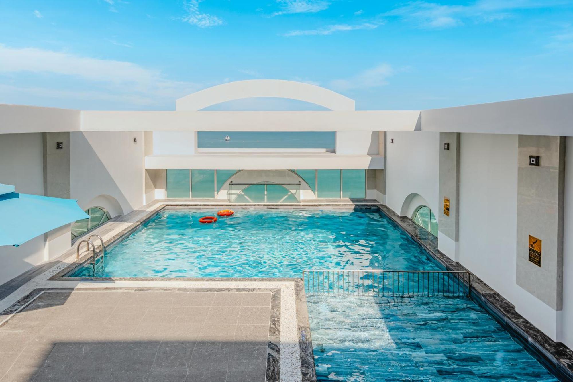 Paracel Hotel 4*