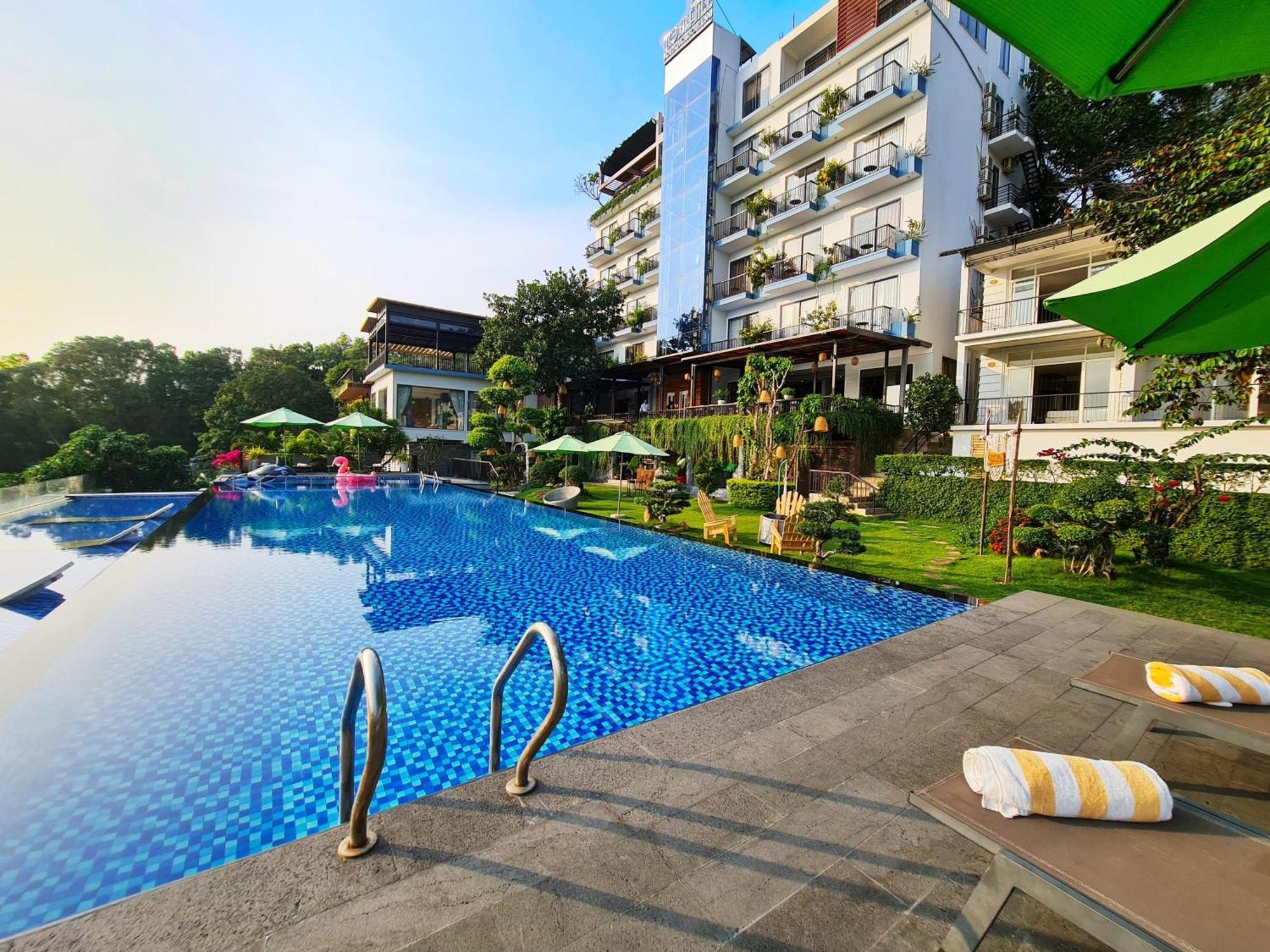 Tom Hill Boutique & 4*