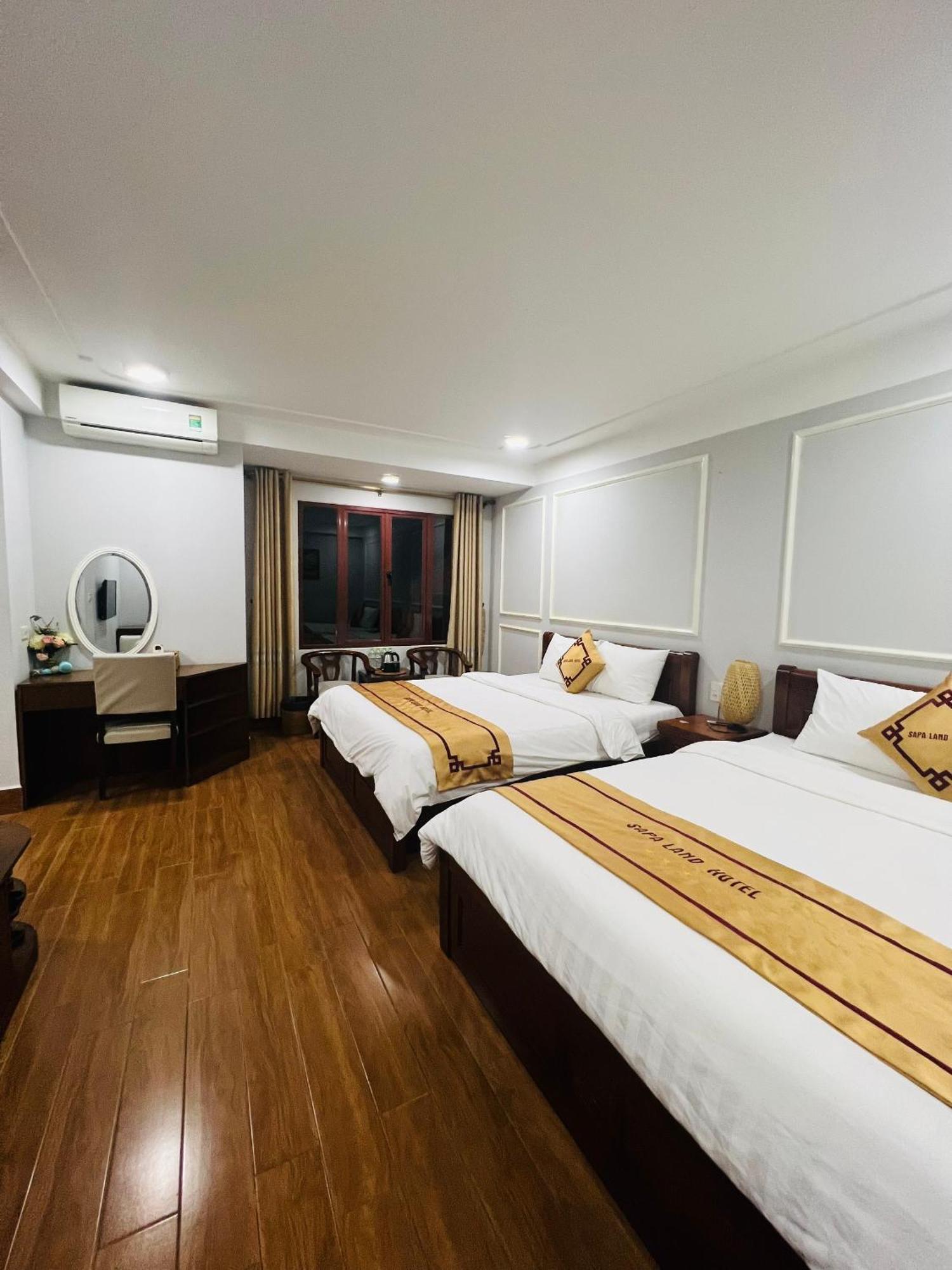 Land Hotel