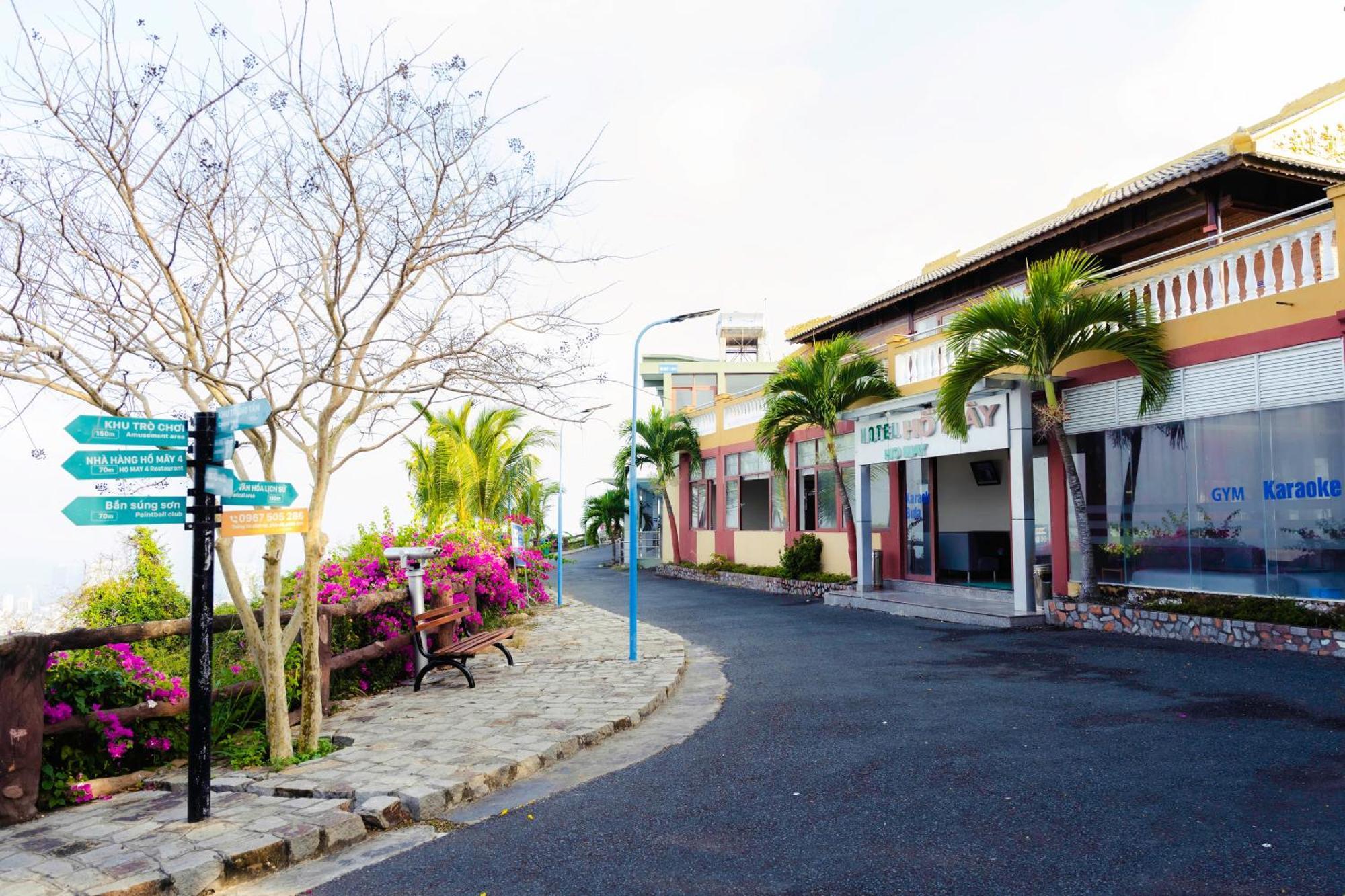 Ho Park Khach San - 3*