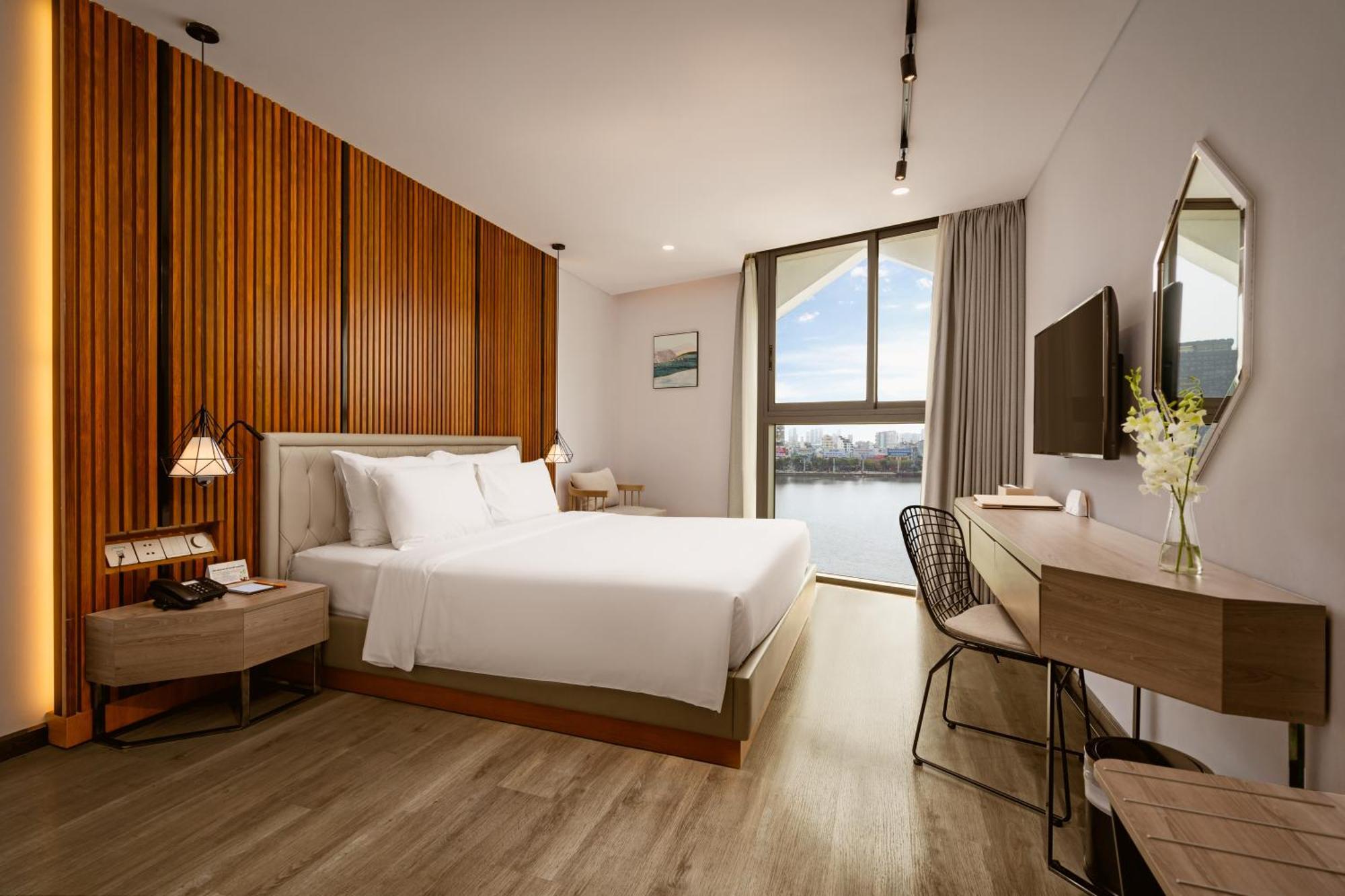 Haian Riverfront Khách sạn 4*