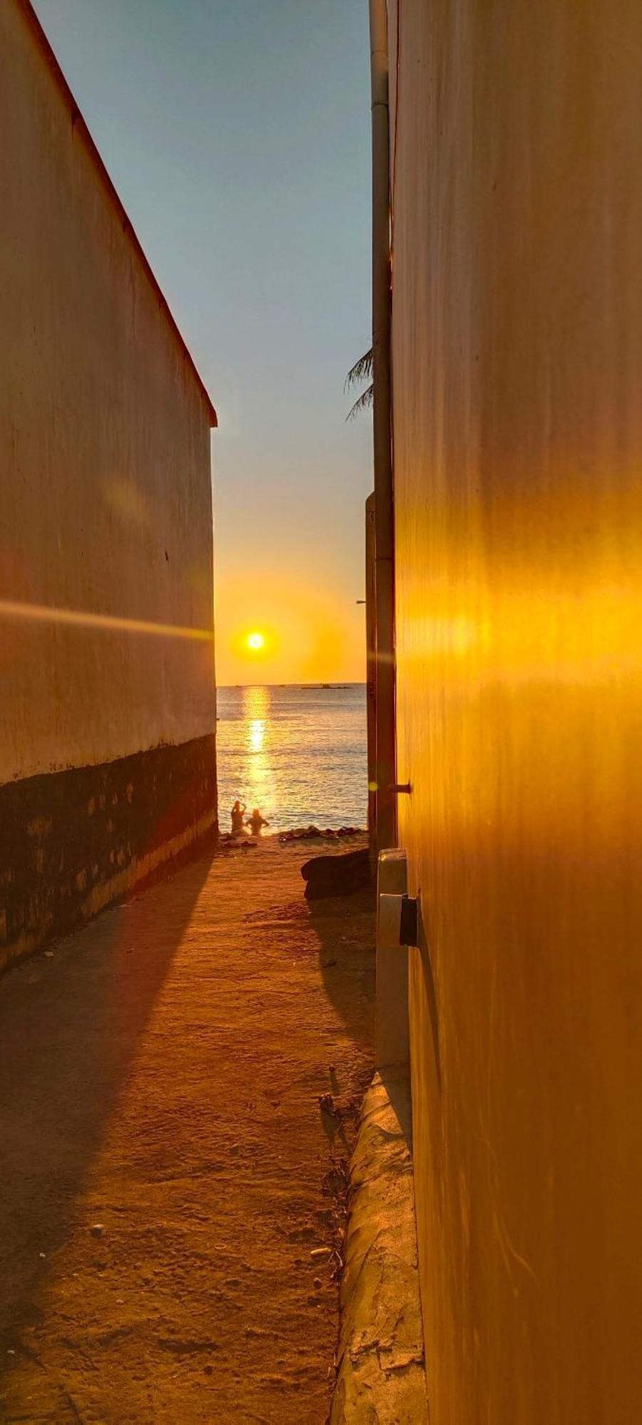 Aparthotel Larina Beach House *