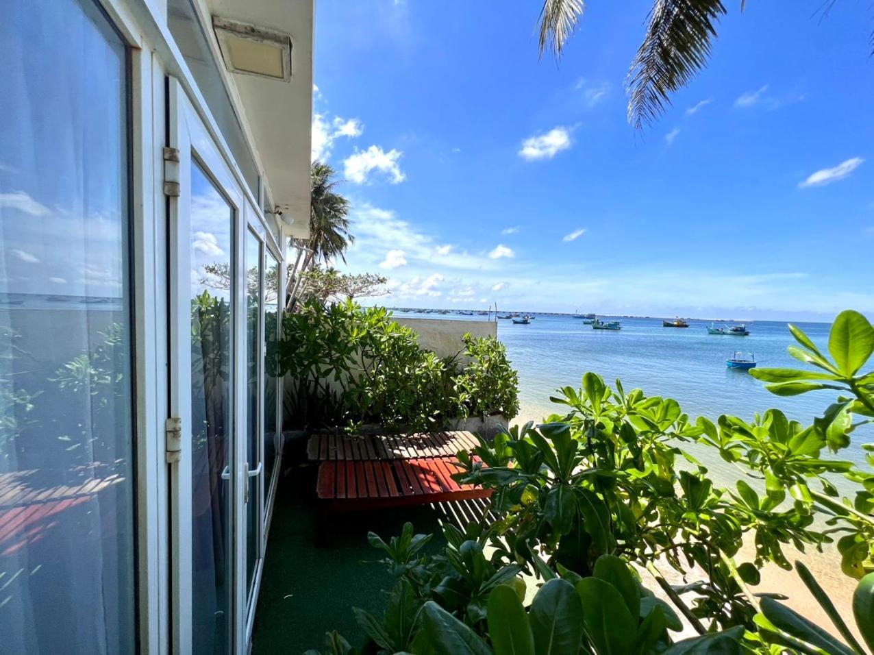 Aparthotel Larina Beach House *