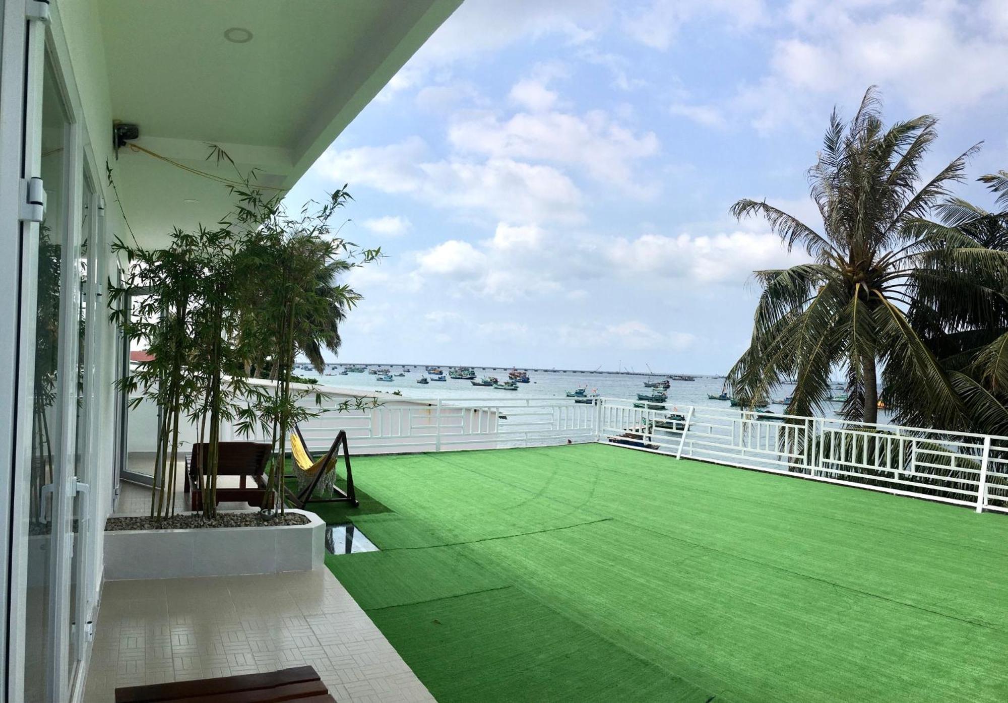 Larina Beach House *
