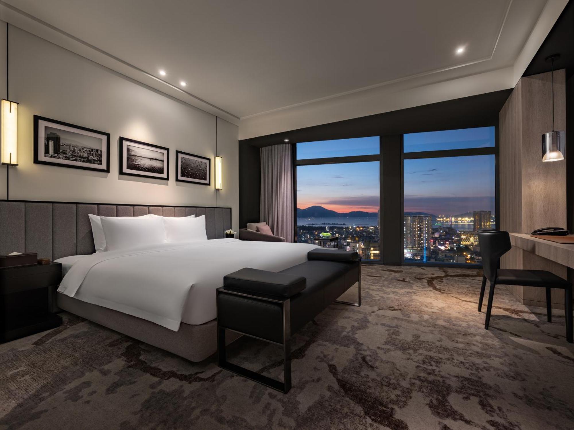 Hotel Crowne Plaza Centre By Ihg 5*