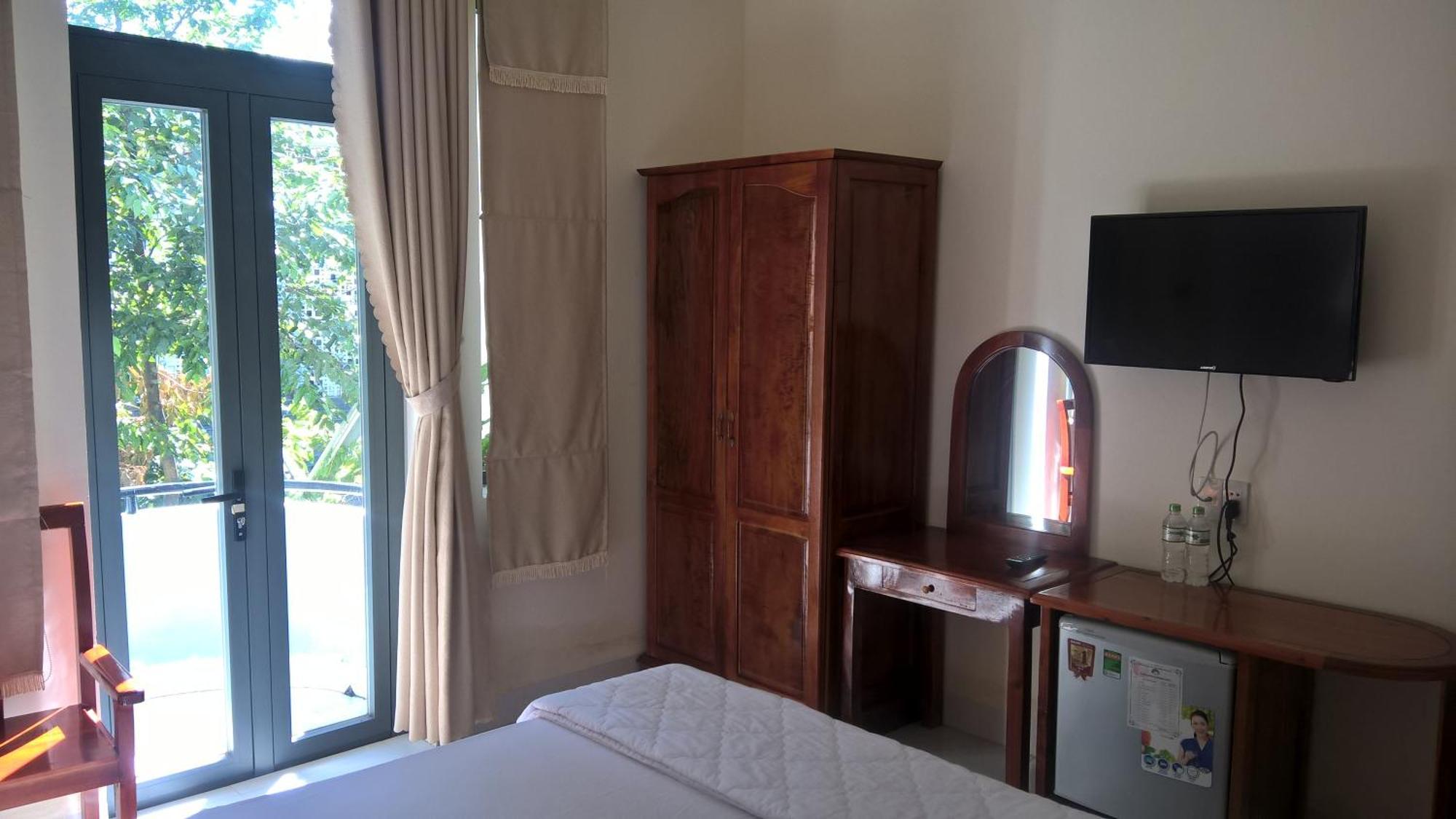 Lien Thong Hotel *