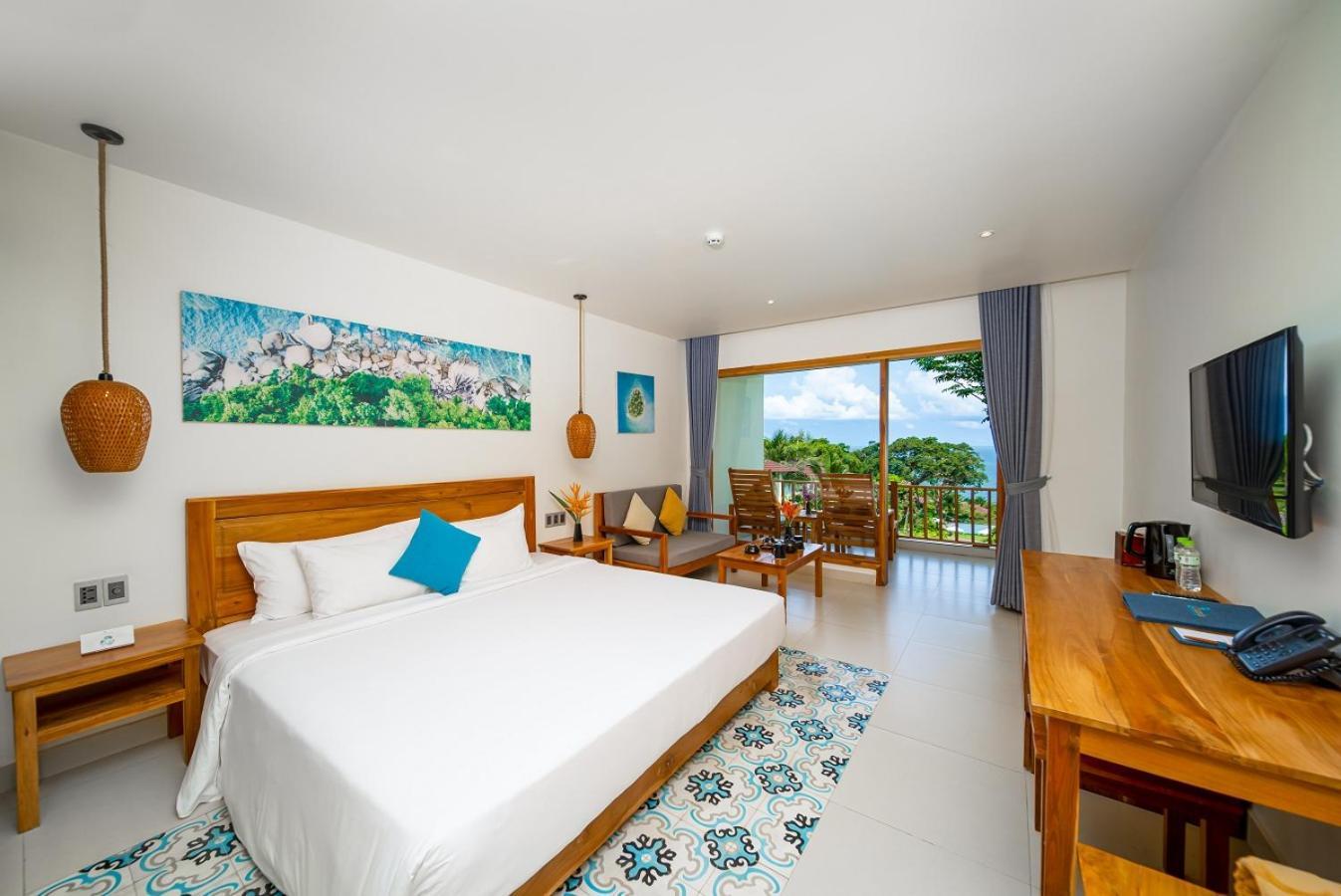 Camia & Resort