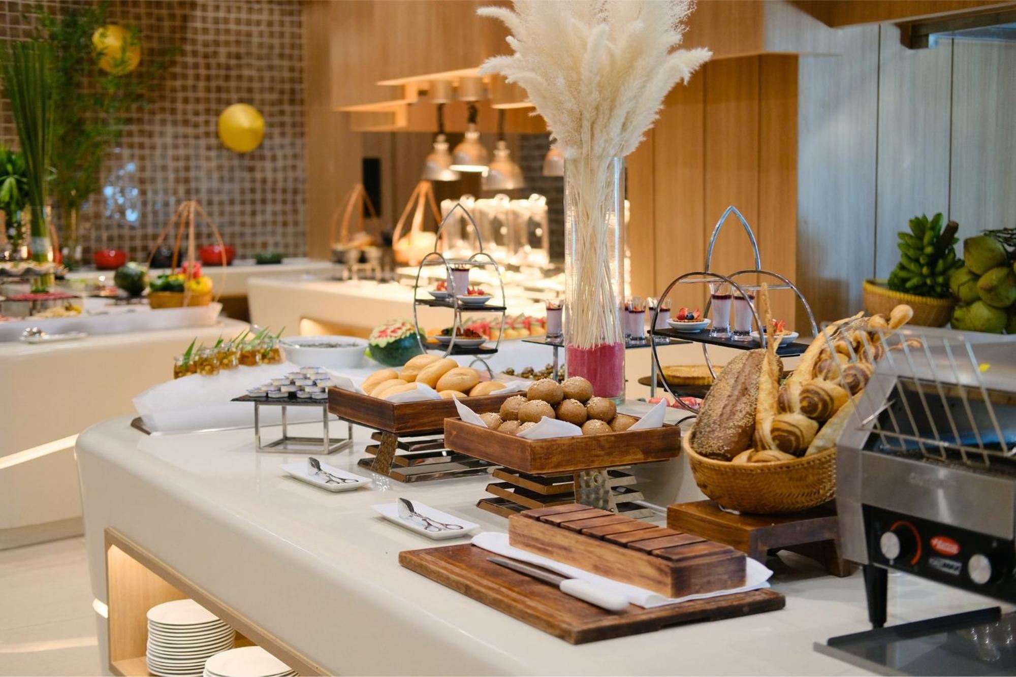 & Saigon Airport By Ihg 5*