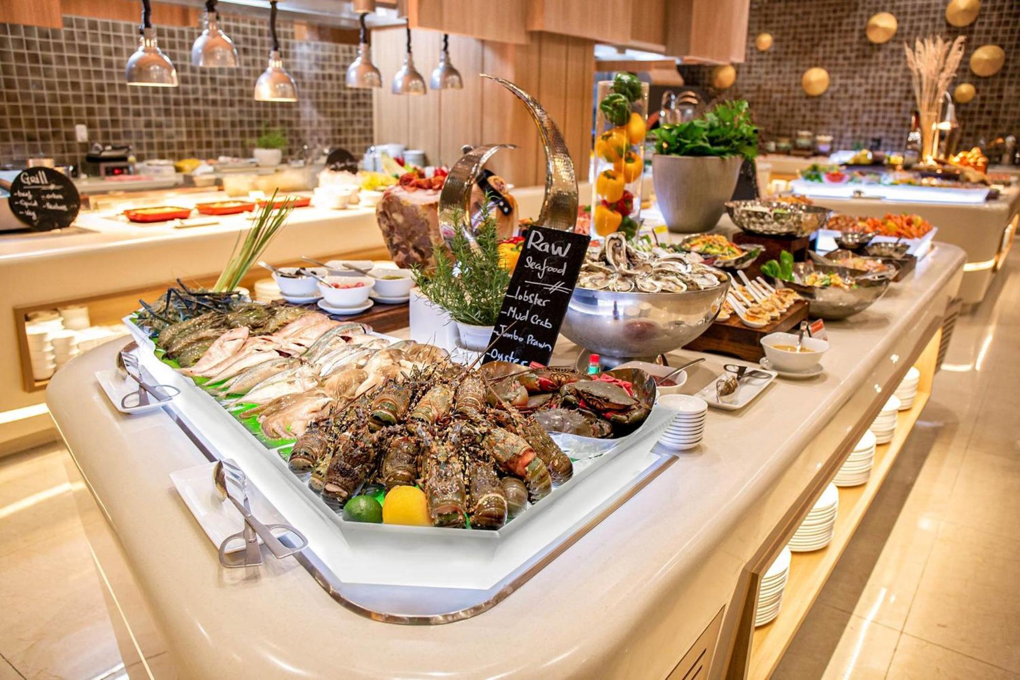 Hotel & Saigon Airport By Ihg