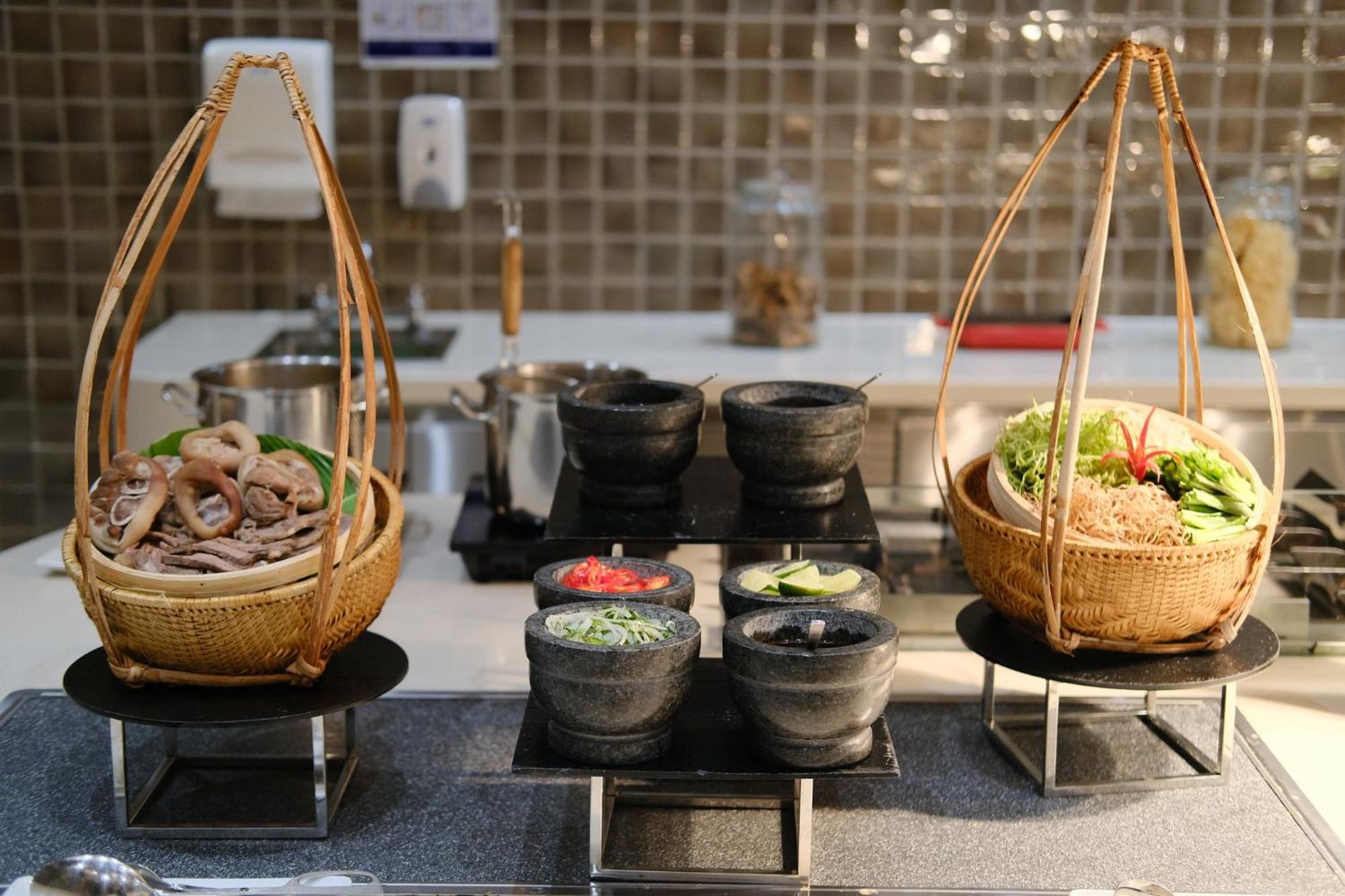 & Saigon Airport By Ihg Hotel 5*