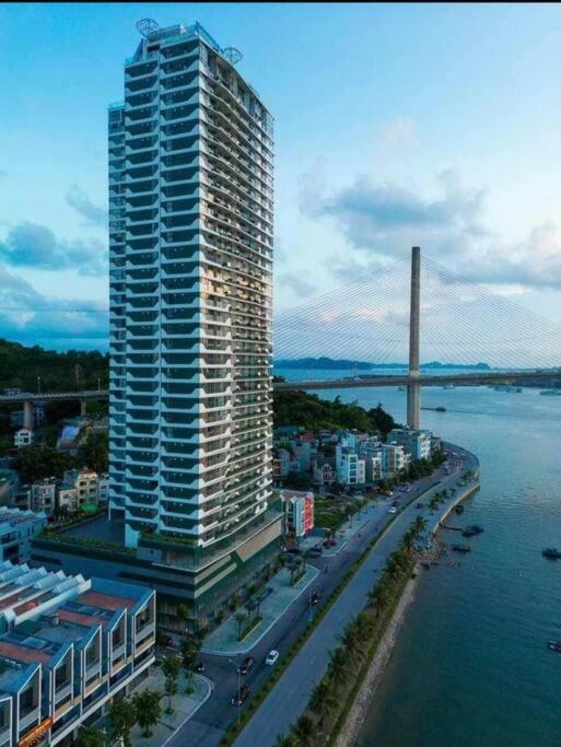 Apartment On 27th & 32nd Floor,ha Long Bay View & Bai Chay Bridge