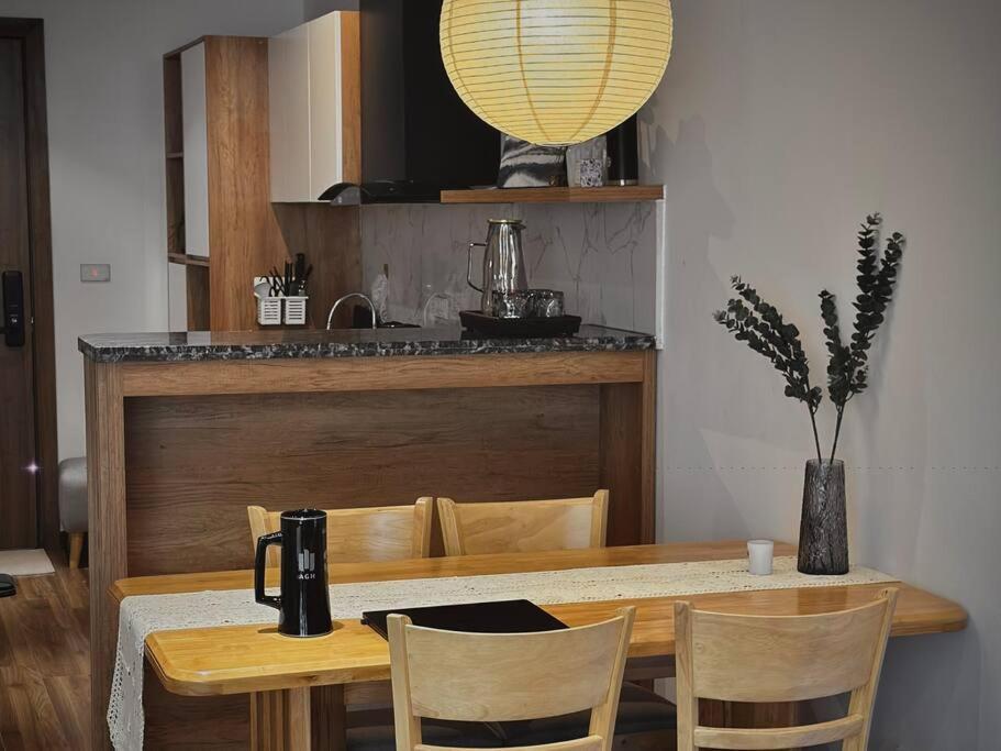 Apartment On 27th & 32nd Floor,ha Long Bay View & Bai Chay Bridge *