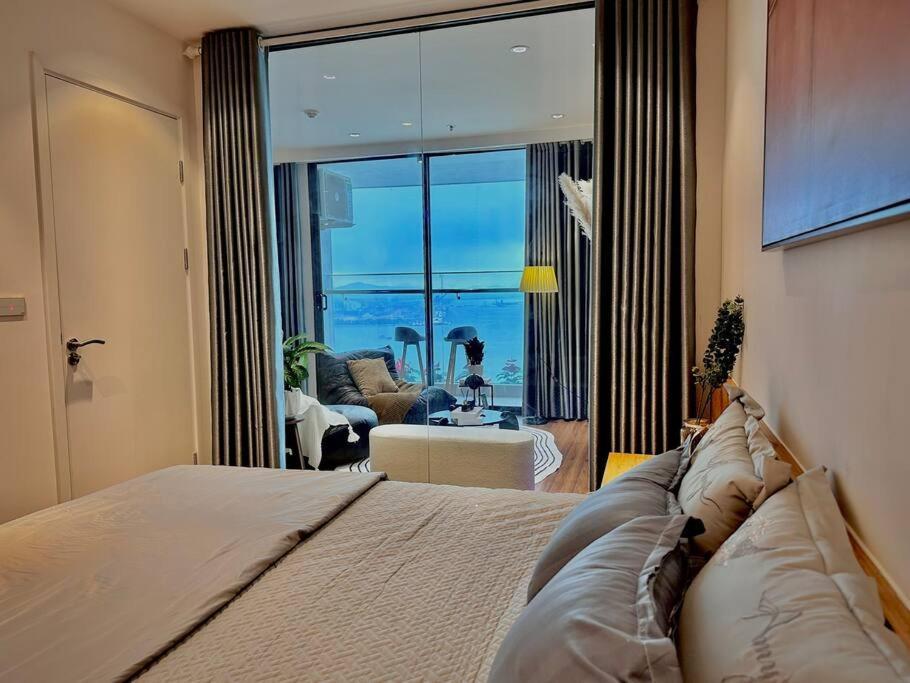 Apartment On 27th & 32nd Floor,ha Long Bay View & Bai Chay Bridge